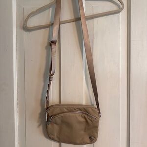EUC Lululemon City Adventure crossbody